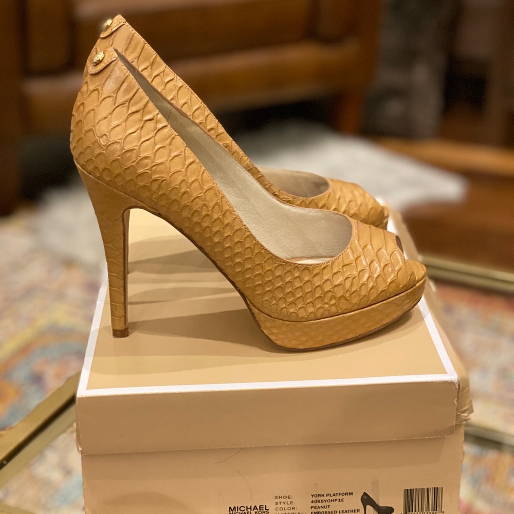 Michael Kors Peanut Open Toe Leather sz 7